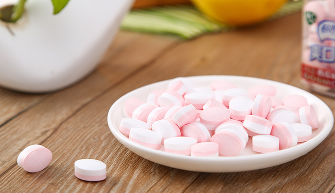 Ψύξη ελεύθερης μέντας Candy/HACCP, ISO ζάχαρης βιταμίνης C πακέτων μπουκαλιών φραουλών 38g της πλαστικής